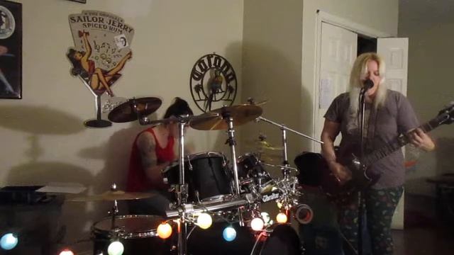 Blood Belle - Toy Apple - 5/16/2018 смотреть онлайн