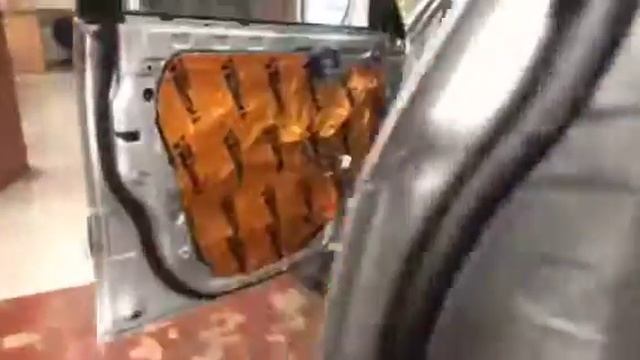 Вибро слой позволяет снять высокочастотный резонанс и сделать металл двери более глухим (Крузак 100 смотреть онлайн