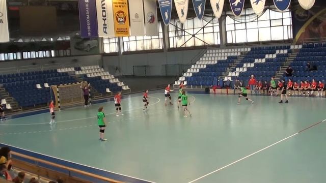 СТРЕМИТЕЛЬНЫЙ МЯЧ. ДЕВУШКИ 13 -14 ЛЕТ (2004), С.Петербург (М) - Краснодар2, 1-й тайм, 2 ч. смотреть онлайн