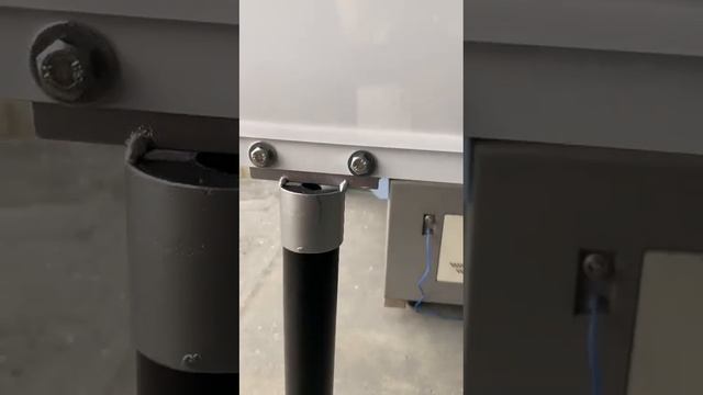 PEDESTAL BASE PLASTICA COM PLACA EM ACM E PORTA FOLHA  A4 ACRÍLICO