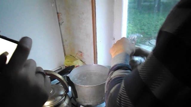 Ведущий Д В И }I{ У Х И  варит пельмешки смотреть онлайн