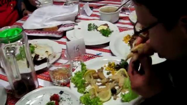 Поедание лягушачих лапок Колей смотреть онлайн