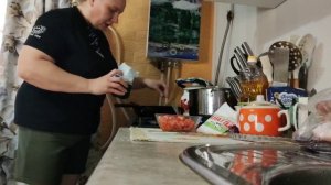 ИДУ КУПИТЬ ОБНОВКИ МАЛЫШАМ/ГОЛОВЛЮ СЕБЕ НА ОБЕД РЫБУ И САЛАТ👍