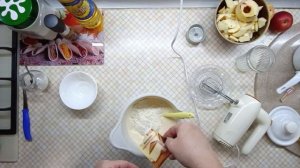 Пеку шарлотку.Псковская жизнь