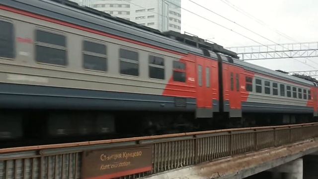 ЭД4М-0460 ЦППК Перекраска Наше Подмосковье и ЭД4М-0450 На станции Кунцевская смотреть онлайн
