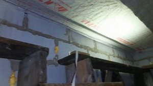 Баня из газоблока 2023г. Пароизоляция Изоспан В на потолок.