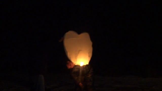 Запускаем небесный фонарик! смотреть онлайн