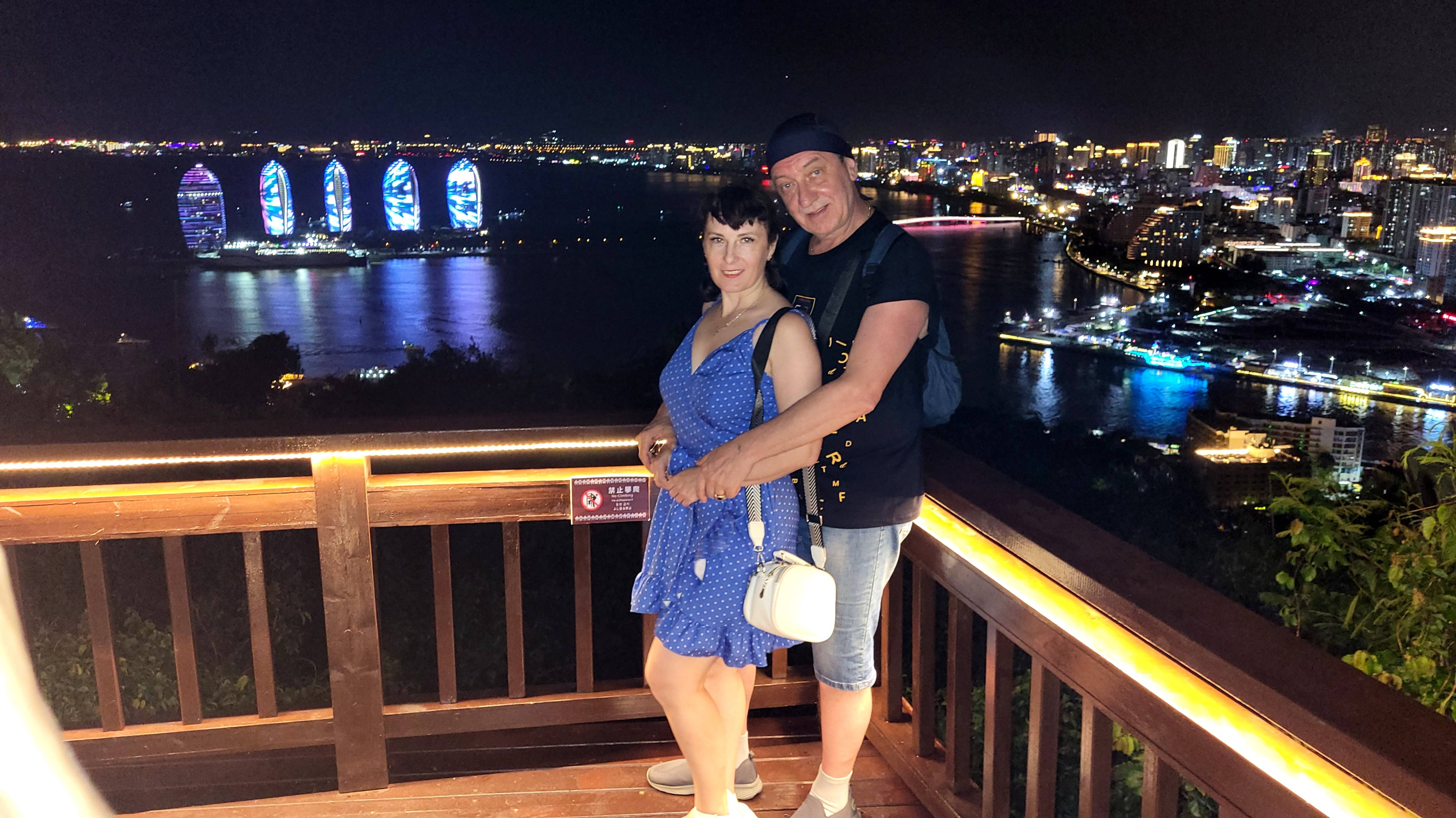 4 ПАРК ОЛЕНЬ ПОВЕРНУЛ ГОЛОВУ