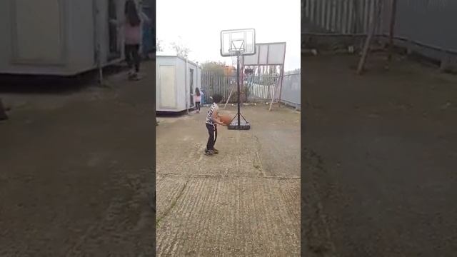 Brave Sakyo playing basketball in the cold weather. смотреть онлайн