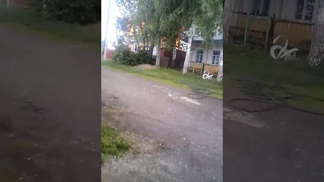 Пожар.Горит двухэтажный дом.Город новосибирск смотреть онлайн