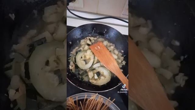 Паста с соусом цуккини