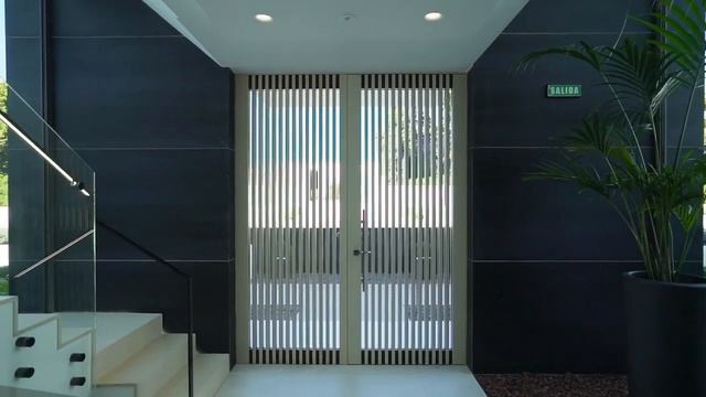 Продается новая квартира в элитном жилом комплексе на первой линии побережья Коста дель Соль