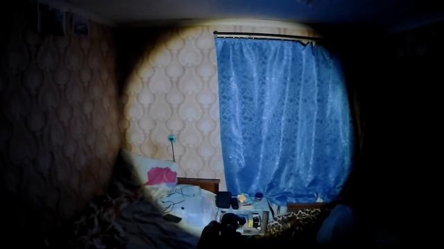 Тест фонарика с диодом XHP50 в темноте в комнате смотреть онлайн