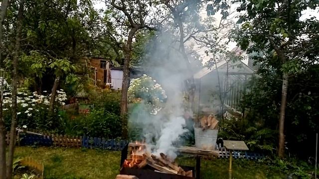 Скромный дачный отдых, ужин за ДР. смотреть онлайн