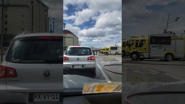 Пожарные моют автомобили за деньги в городе Пунта Аренас. Чили. Часть 2.