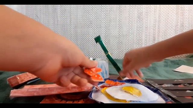 бумажная кухня готовлю яичницу с колбасой беконом и сосиской взял идею у  @Moducknet