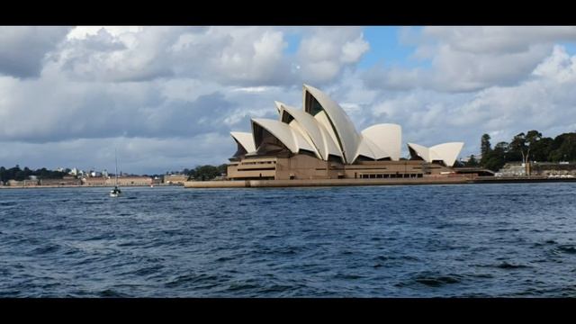 WHALE WATCHING EXPERIENCE WITH THE AMAZING VIEW OF HARBOUR BRIDGE AND OPERA HOUSE
