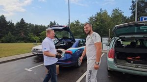 Нашли в белорусском лесу удивительные вещи! Печки-лавочки угощают урожаем с хутора