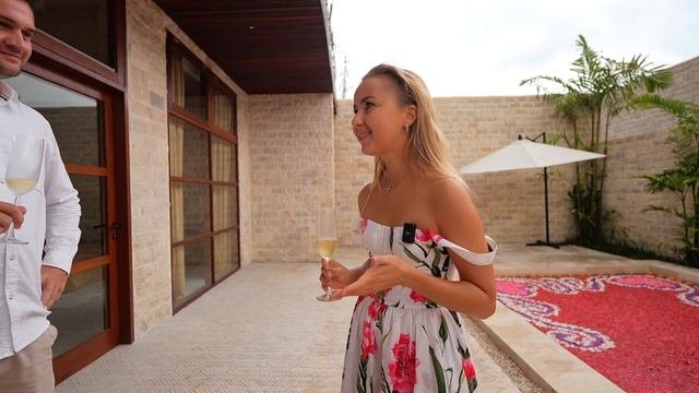 Вручаем ключи от новой виллы | Собственница впервые видит свою виллу на Бали