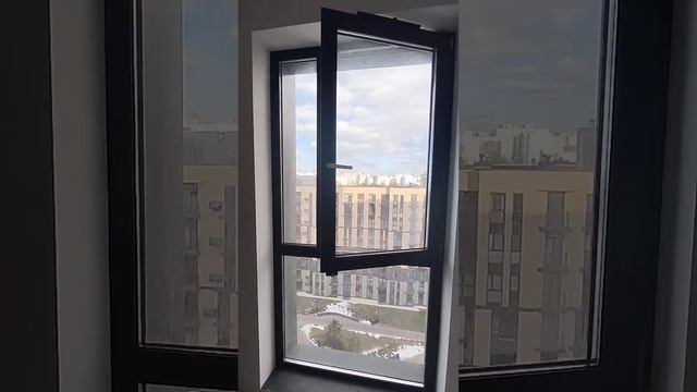 Покраска окон в темный цвет #дизайнремонт #ремонтподключ #ремонтквартир #покраскаокон
