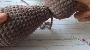 Вяжем очаровательного плюшевого мишку своими руками (часть третья) ! Мастер-класс от Школы мастеров!