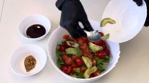 САМЫЙ вкусный салат«Вдохновение» с рукколой, семгой и помидорами черри.