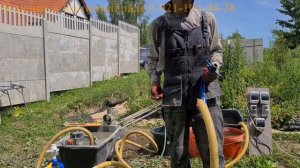 Абиссинка на склоне, дом и гнездо с аистенком. Теперь вода есть.