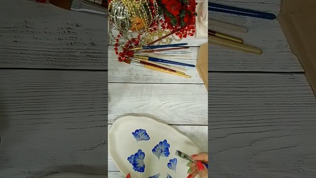 Художественная роспись перешла на тарелку, это вдохновение и мысли...