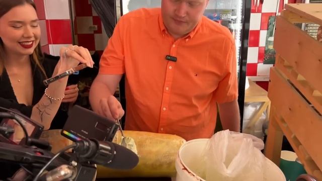 В центре Екатеринбурга нашли хорошую шаурмятницу! смотреть онлайн