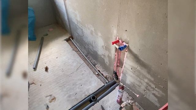 Разводка отопления, ХВС, ГВС, канализации. Чистовая стяжка пола готова!!! смотреть онлайн