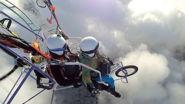 Залипательное видео! На ВЕЛОСИПЕДЕ по облакам.