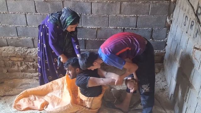 Imprisonment of Saleh's brother-in-law by Razia and the children смотреть онлайн