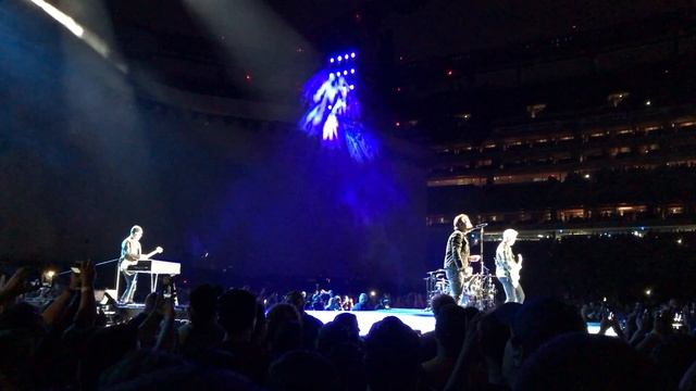 U2 - New Years Day // Short Clip // Metlife Stadium 6/28 смотреть онлайн