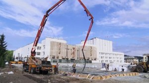 Олег Решетников оценил, как идут работы на площади перед Дворцом культуры «Металлург»