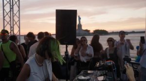 Miss-Monique-Sunset-Cruise-in-New-York-Progressive-house-DJ-