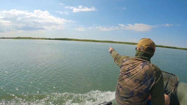 ВОТ ЭТО САЗАН!!! Размотал всю КАТУШКУ, рыбалка и отдых на реке ИЛИ, сазан, карась, вобла часть 2 смотреть онлайн