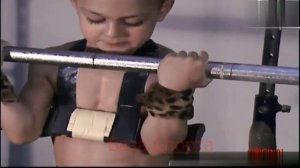 Тренировки самого маленького бодибилдера