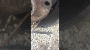 Надеваем пружинки на тормозные колодки 2112 легко