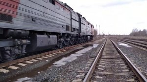 Отправление Тепловоза 2ТЭ10М-0751 С Тепловозом ЧМЭ3-2092 С Грузовыми Вагонами Со Станций Металлист