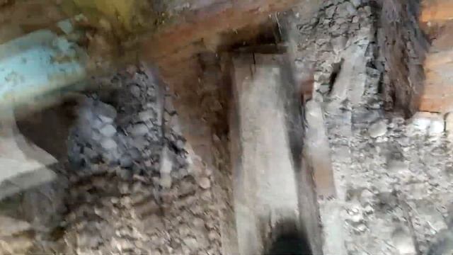 Заброшенное здание по среди леса. Рязанская область. смотреть онлайн