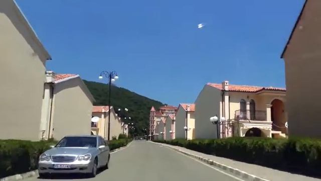 Дорога к комплексу "Негреску", Елените, Болгария
