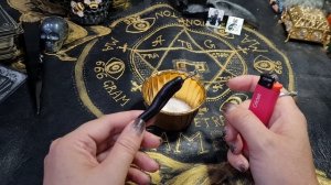 Как снять крадника сил, энергии, удачи. Простой мощный способ из Черной Магии.