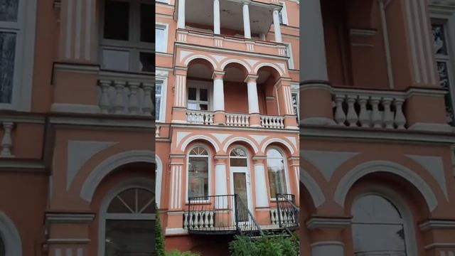 Как будто в Англии