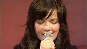 Björk - Cocoon (Music Box) - live on Johnny Vaughan Show (2002) HQ