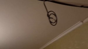 Выполнил монтаж новой электропроводки во вторичке.