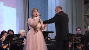 Владимирский русский оркестр  , дирижер А.Антонов  ,поет Александра Трошина "Довоюй ,родной"