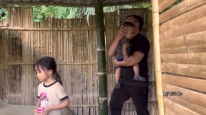 The truth behind the policeman's gifts to the 17-year-old single mother