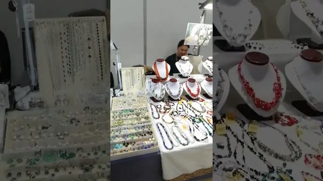 Выставка Блеск самоцветов