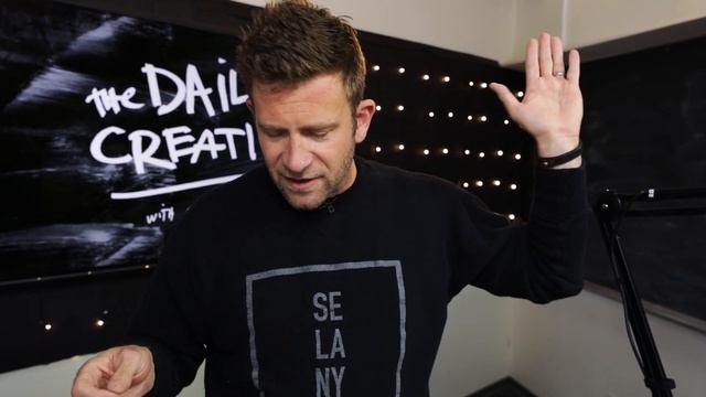 Closing The Sale & Choosing A Direction | Daily Creative смотреть онлайн