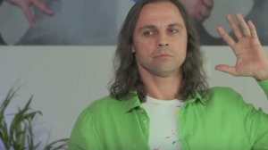 Д. Бозин о чувственности, обнаженных телах и метафизических письменах телами.